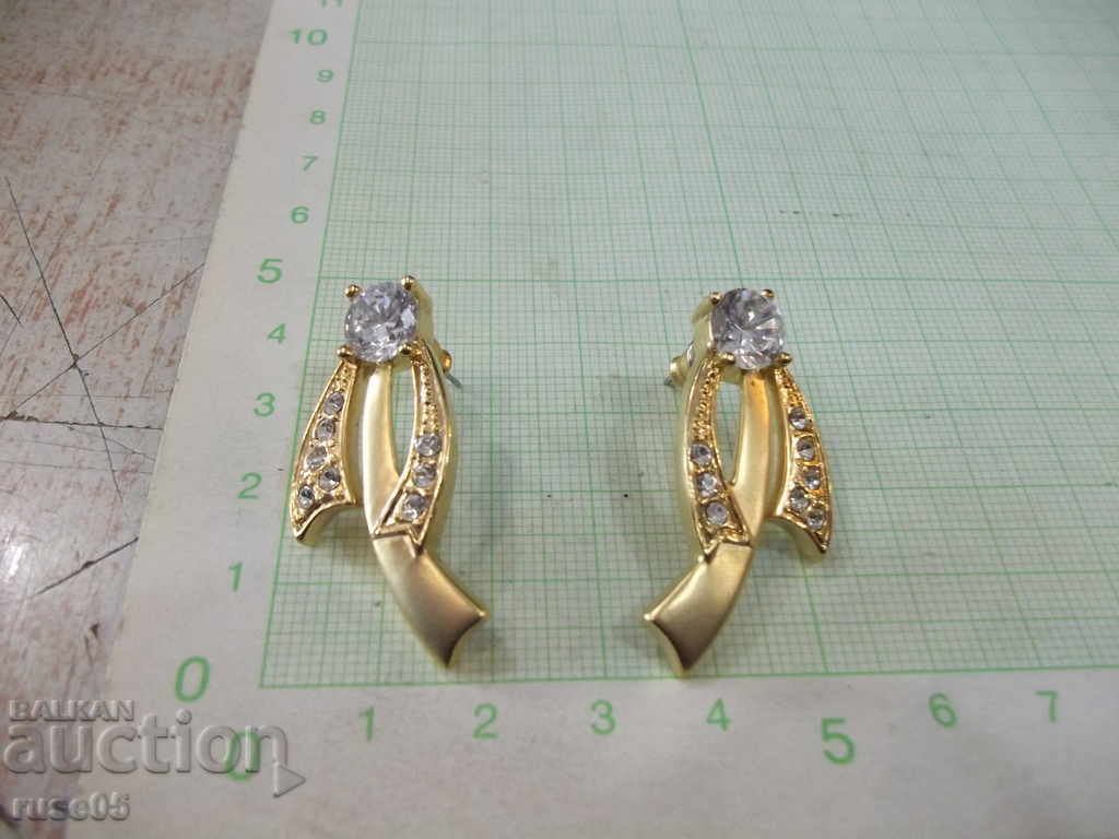 Cercei galbeni cu pietre imitație de bijuterii cu preț 5.00 BGN | € 2.56