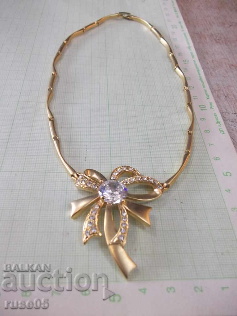 Colier cu pietre imitație de bijuterii cu preț 15.00 BGN | € 7.67