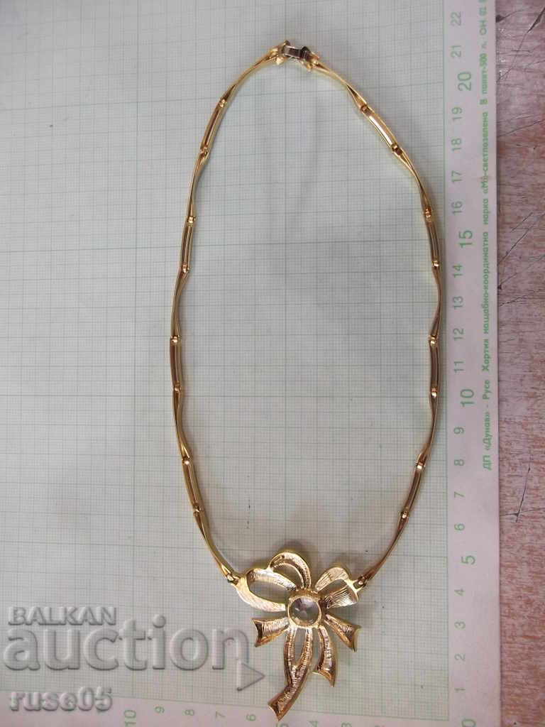 Licitație Colier cu pietre imitație de bijuterii