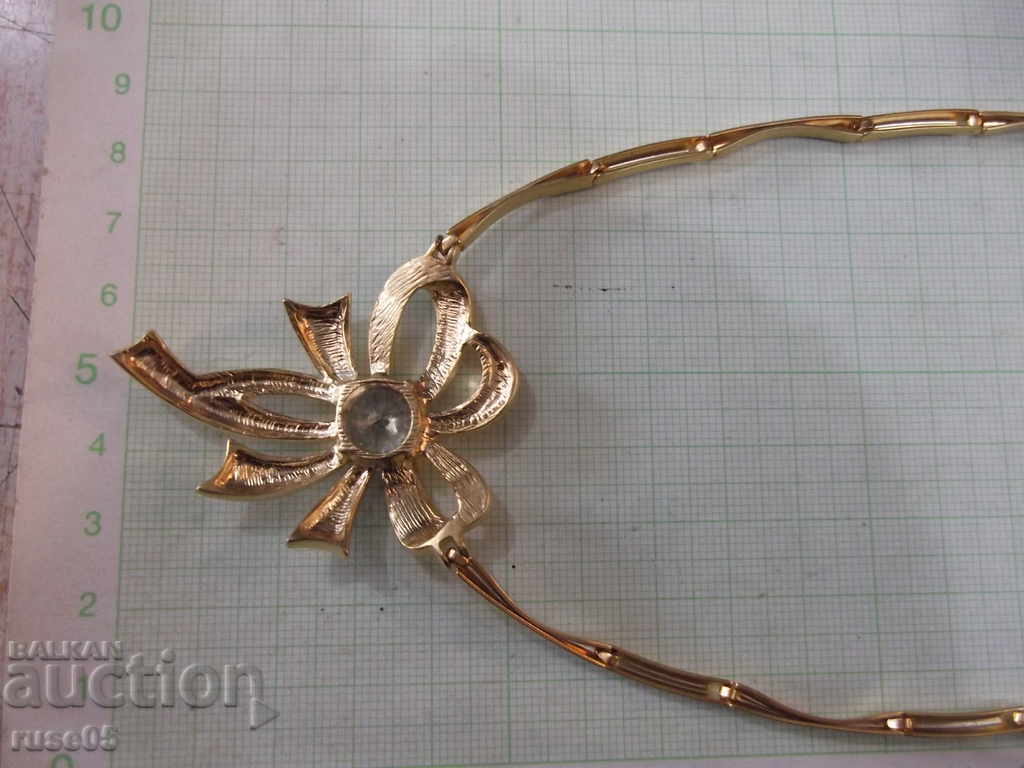 Livrarea Colier cu pietre imitație de bijuterii