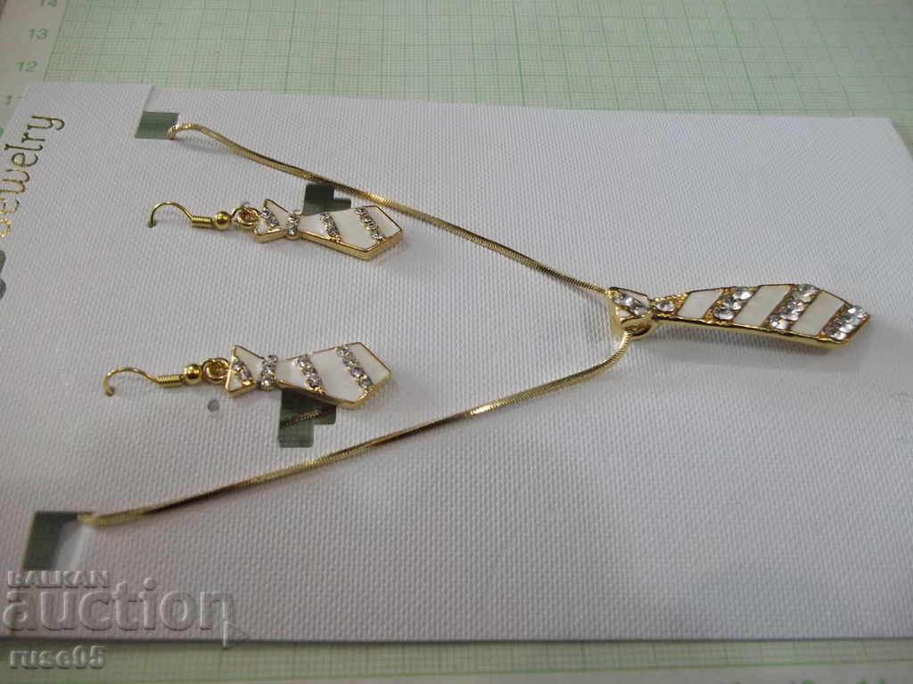 Licitație Set de bijuterii cu lanț, pandantiv și cercei