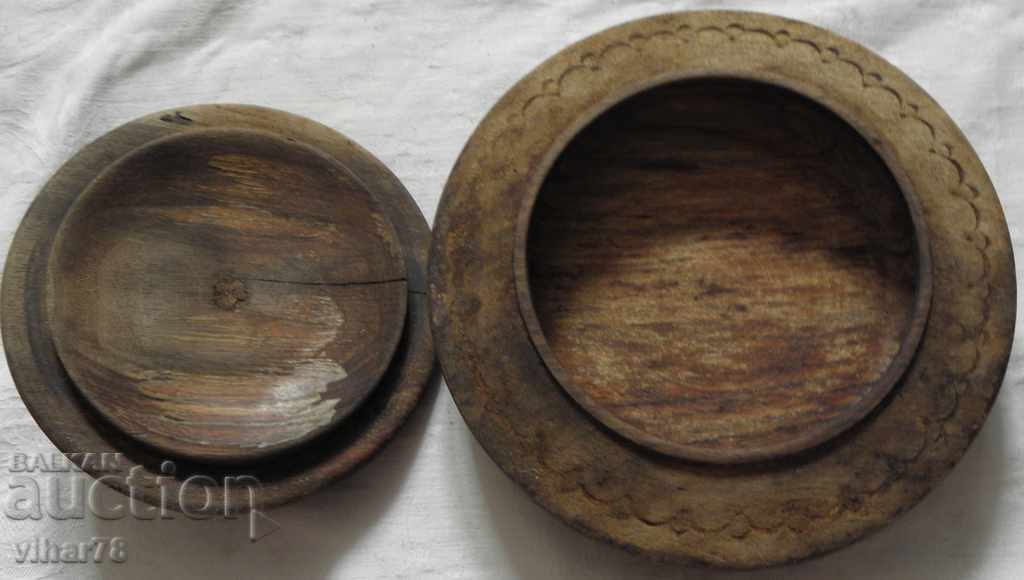 Delivery of LARGE OLD WOODEN SALT Delivery of LARGE OLD WOODEN SALT