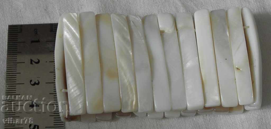 Auction Old stretch mother-of-pearl bracelet Auction Old stretch mother-of-pearl bracelet