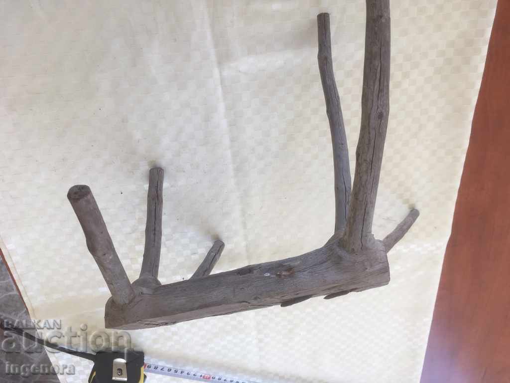Auction  HANGER HANGER NATURAL WOOD ANCIENT