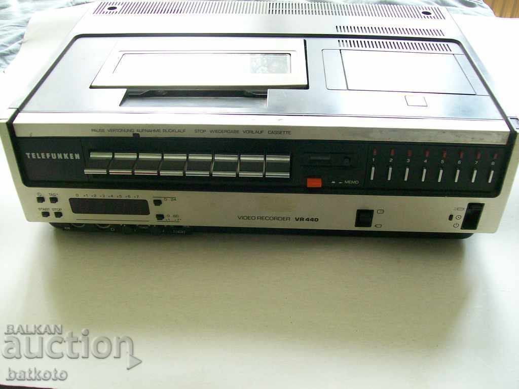 Παλιό TELEFUNKEN VCR με τεκμηρίωση
