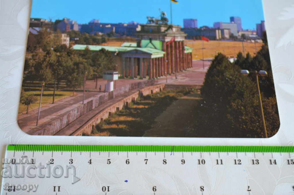 Auction  Postcard: Brandenburger Tor Ost-Berlin mit der Mauer