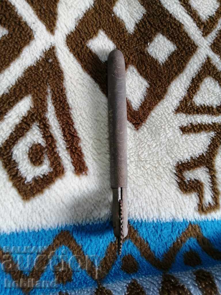 Antique household appliance with price 1.00 BGN | € 0.51 Antique household appliance with price 1.00 BGN | € 0.51