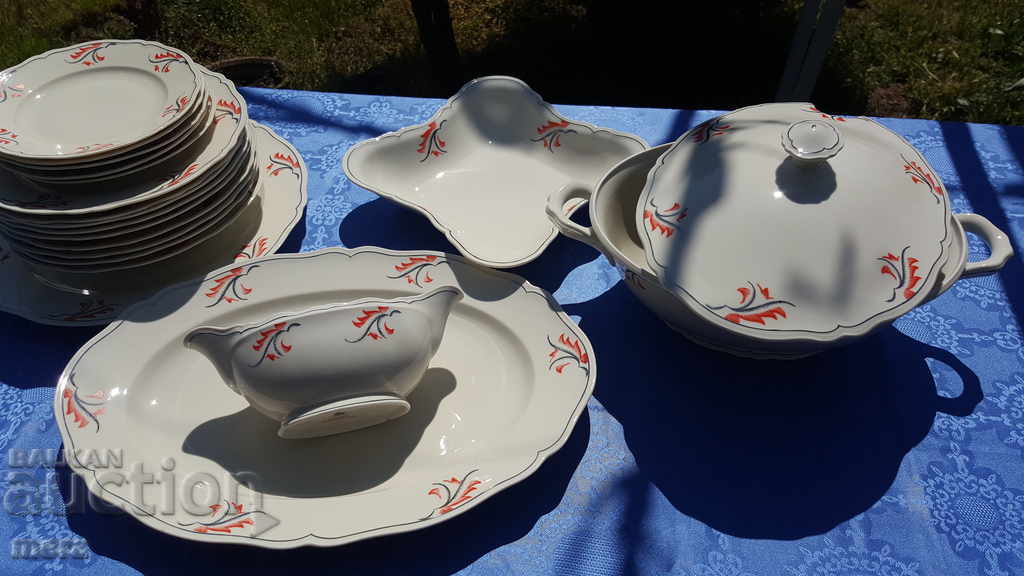 Delivery of Vintage porcelain dinner service Epiag D.F Czechoslovakia Delivery of Vintage porcelain dinner service Epiag D.F Czechoslovakia