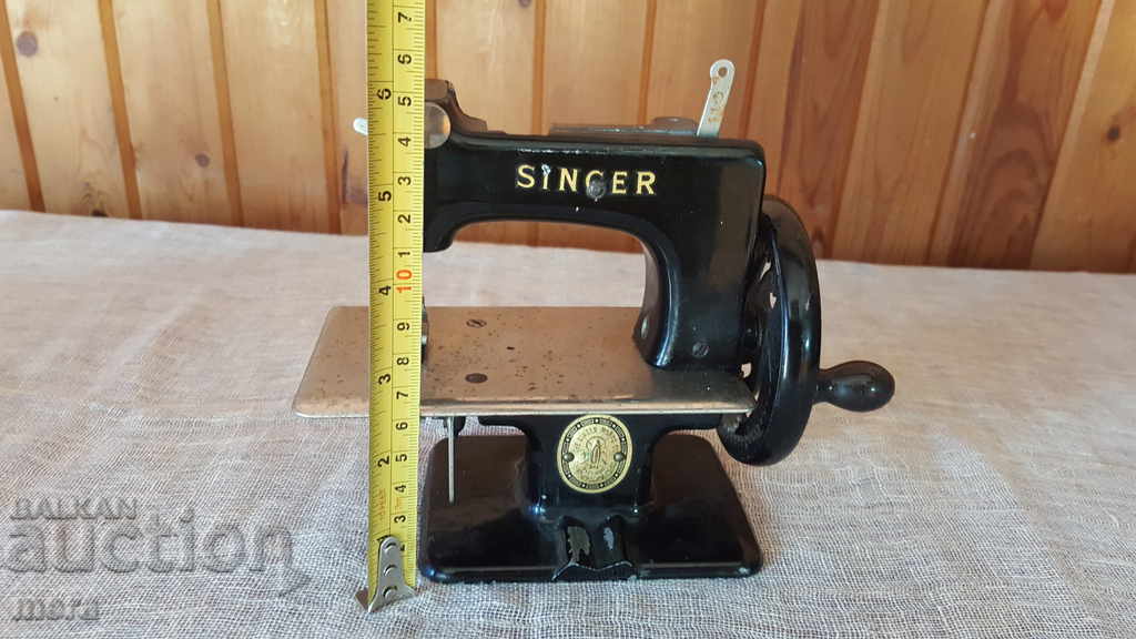 Auction  Original children's active sewing machine Singer