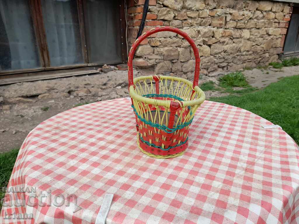 An old basket with price 15.00 BGN | € 7.67 An old basket with price 15.00 BGN | € 7.67