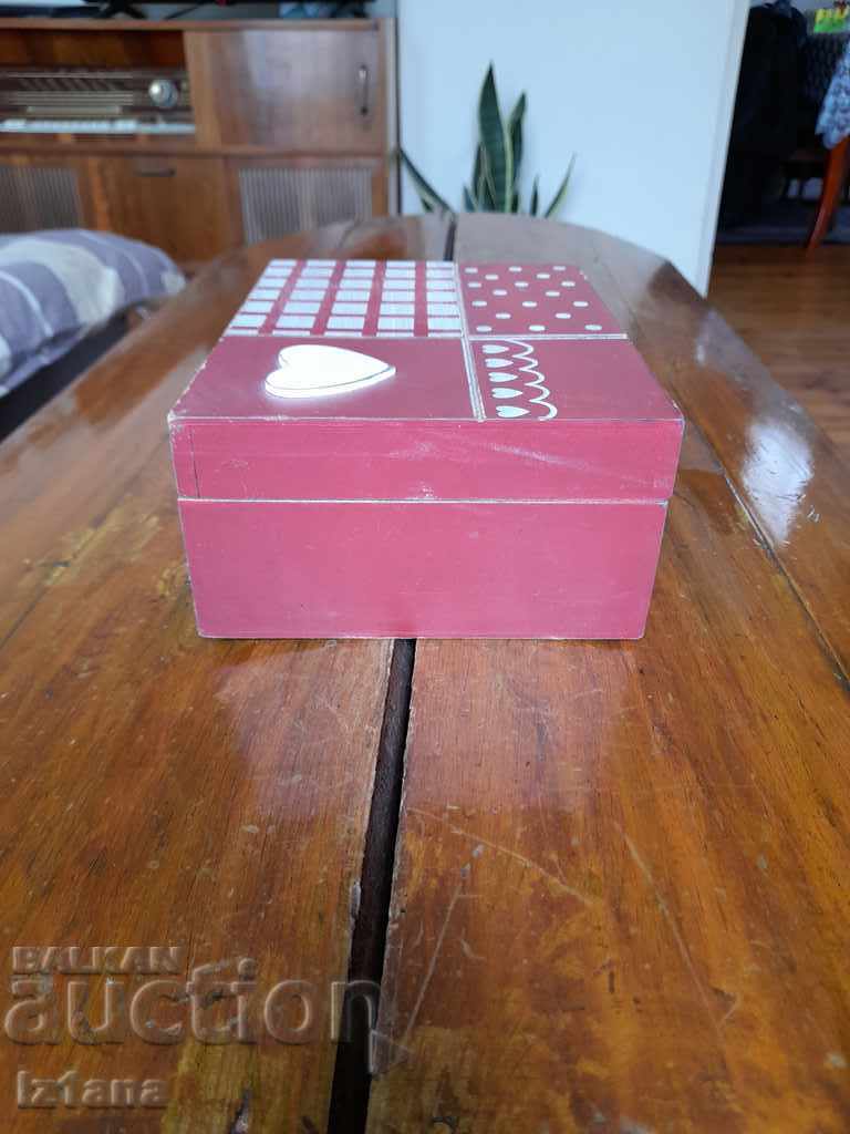 Παλιό ξύλινο κουτί, τσάντα ταξιδιού με τιμή 12.00 BGN | € 6.14