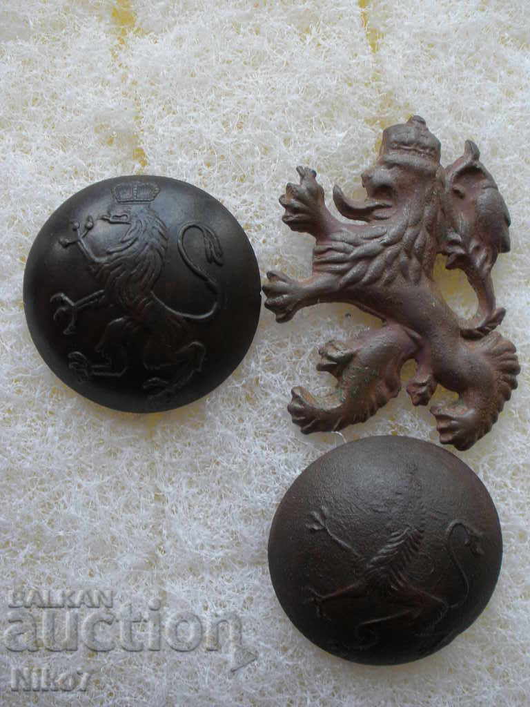 Παλιά, βουλγαρικά κουμπιά cockade και λιοντάρι.