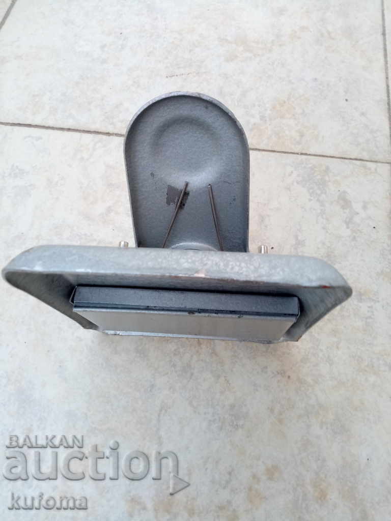 Βουλγαρική γροθιά χαρτιού με τιμή 4.99 BGN | € 2.55 Βουλγαρική γροθιά χαρτιού με τιμή 4.99 BGN | € 2.55