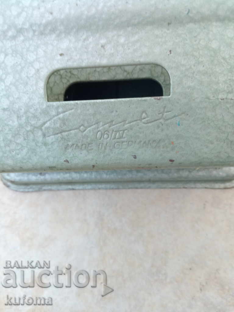 Perforator de hârtie german cu preț € 5.10 | 9.97 BGN Perforator de hârtie german cu preț € 5.10 | 9.97 BGN