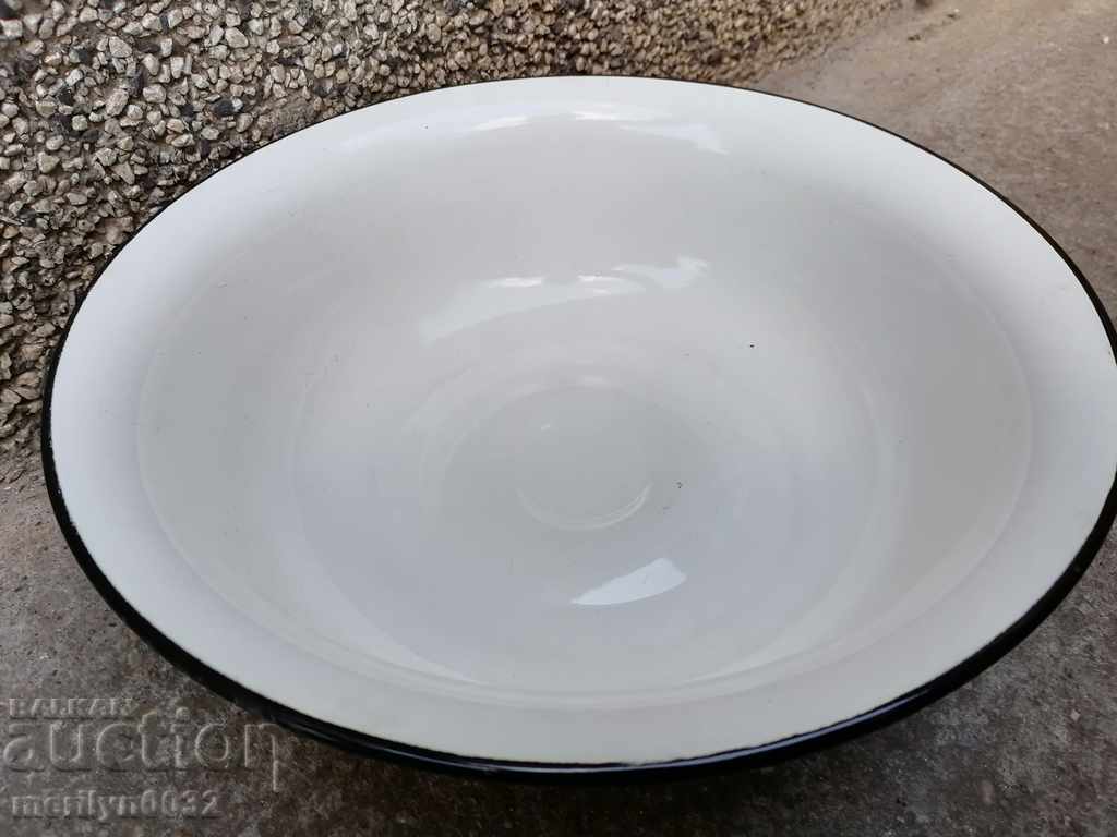 Enameled basin, trough, USSR enamel vessel with price 34.00 BGN | € 17.38 Enameled basin, trough, USSR enamel vessel with price 34.00 BGN | € 17.38