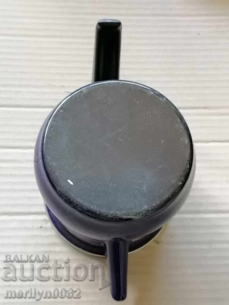 Auction Enamelled teapot made of salt container with enamel jade jug Auction Enamelled teapot made of salt container with enamel jade jug