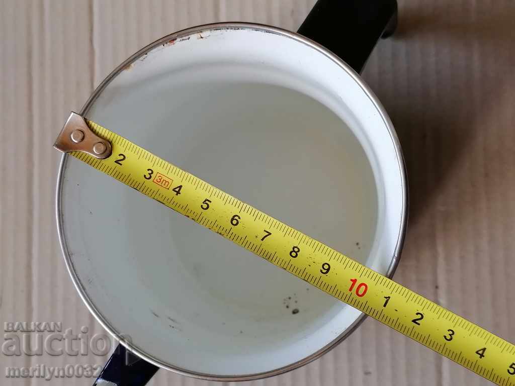 Delivery of Enamelled teapot made of salt container with enamel jade jug Delivery of Enamelled teapot made of salt container with enamel jade jug