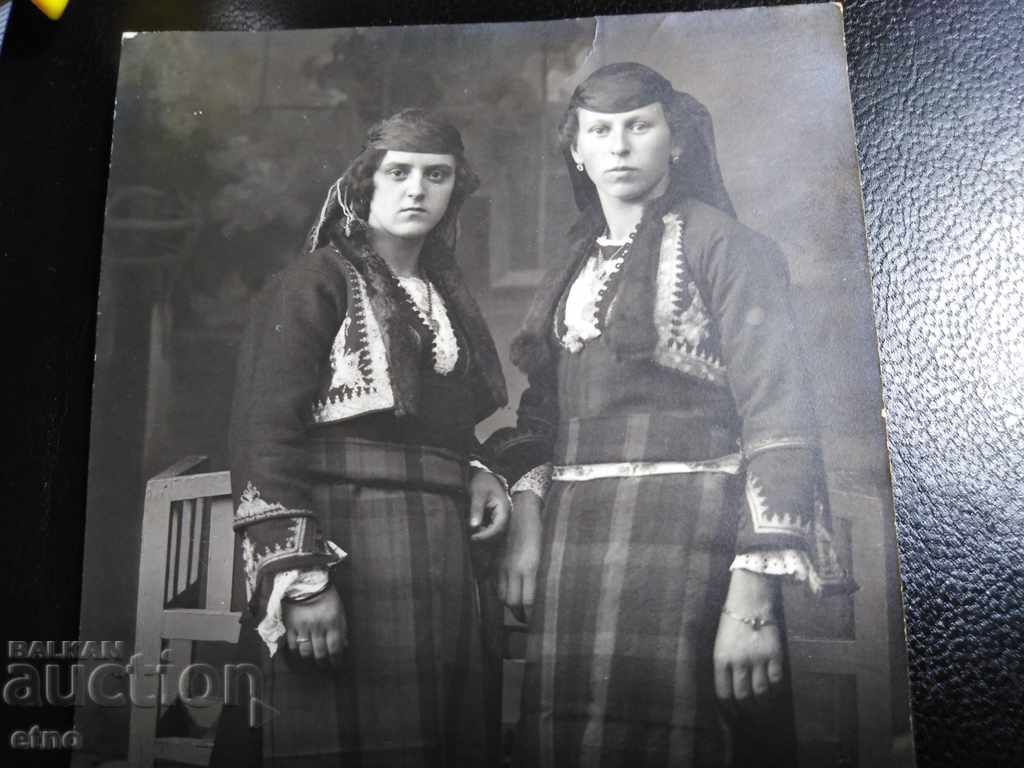 FOTO REALĂ-1925, Chepelare - COSTUM RHODOPE, cu preț 25.00 BGN | € 12.78 FOTO REALĂ-1925, Chepelare - COSTUM RHODOPE, cu preț 25.00 BGN | € 12.78