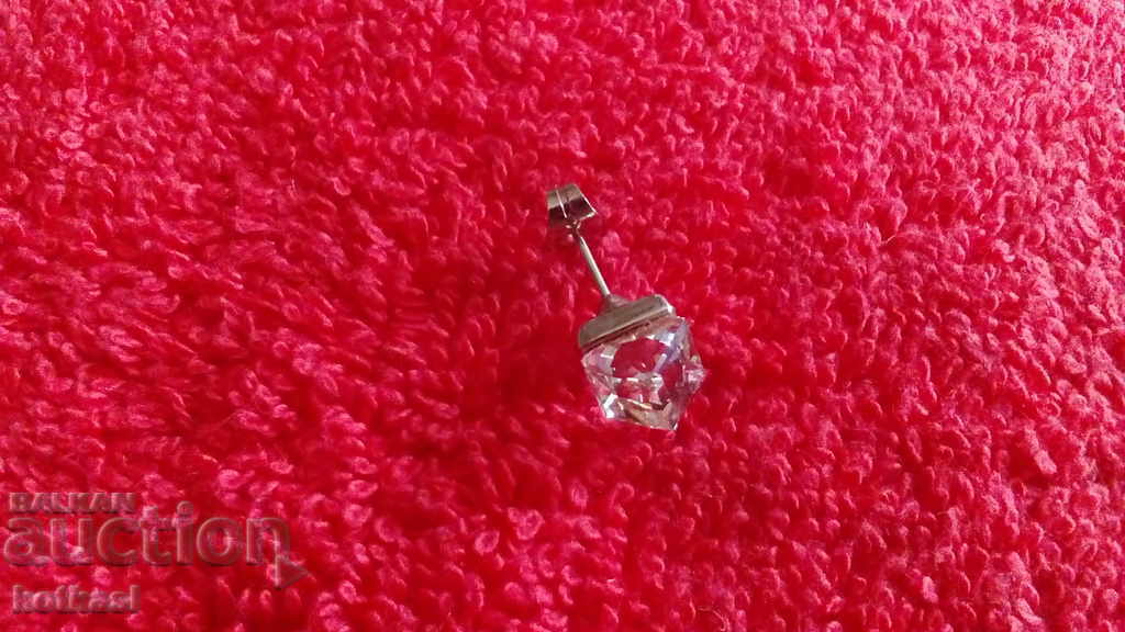 Μονό σκουλαρίκι με τιμή € 4.00 | 7.82 BGN