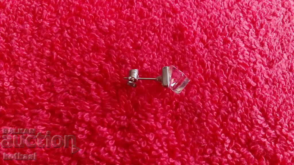 Μονό σκουλαρίκι