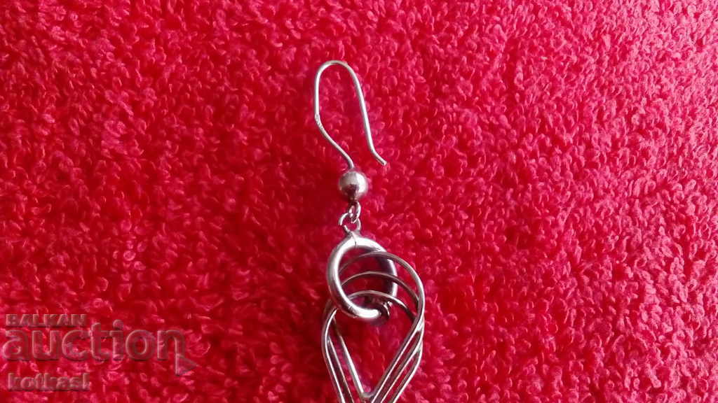 Auction Single earring marking 3.70 gr. Auction Single earring marking 3.70 gr.