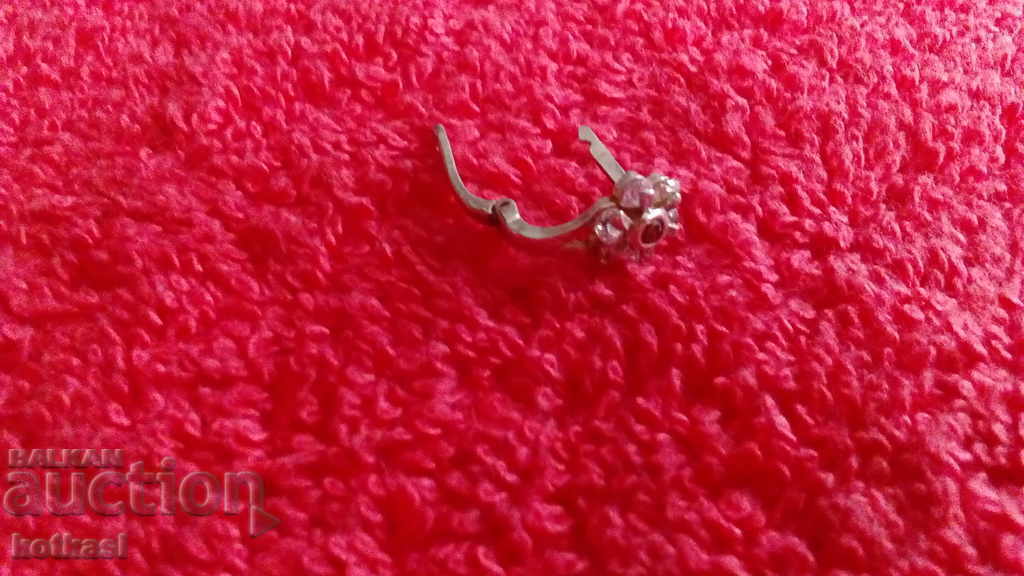 Single silver marked 925 earring with semi-precious stones with price 8.50 BGN | € 4.35 Single silver marked 925 earring with semi-precious stones with price 8.50 BGN | € 4.35