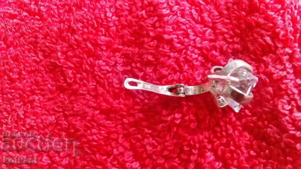 Auction Single silver 925 earring 4.30 g with semi-precious stone Auction Single silver 925 earring 4.30 g with semi-precious stone