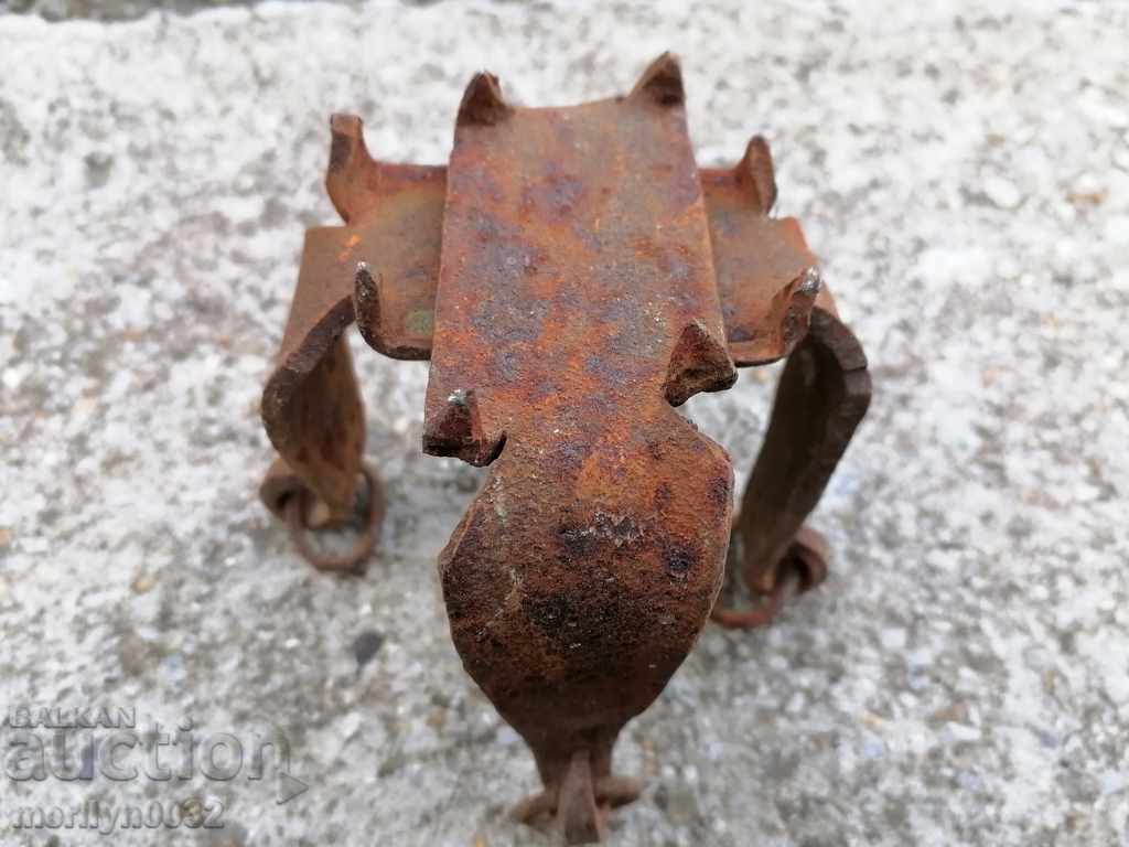 Delivery of A pair of old wrought iron cats for worms spiked wrought iron