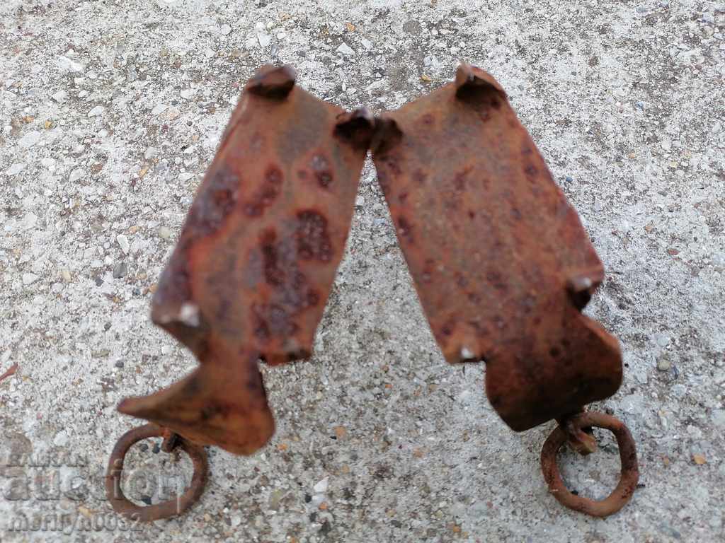 Auction A pair of old wrought iron cats for worms spiked wrought iron Auction A pair of old wrought iron cats for worms spiked wrought iron