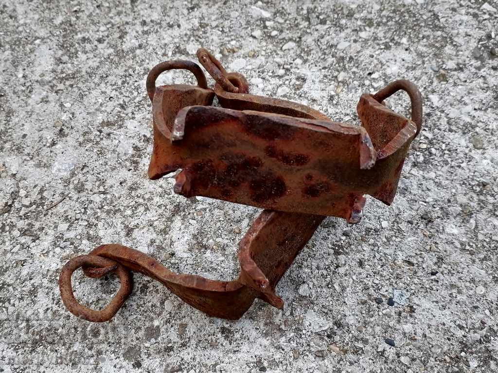 A pair of old wrought iron cats for worms spiked wrought iron - 5 A pair of old wrought iron cats for worms spiked wrought iron - 5