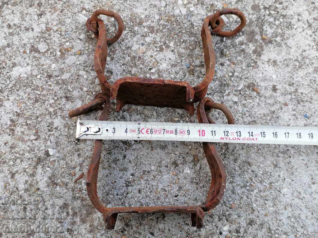 A pair of old wrought iron cats for worms spiked wrought iron - 6 A pair of old wrought iron cats for worms spiked wrought iron - 6