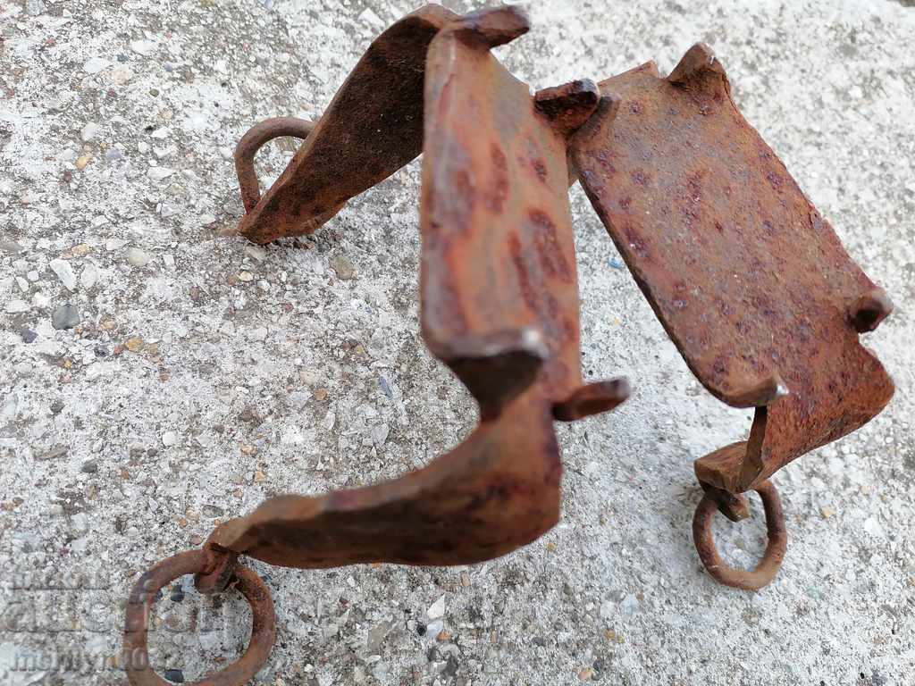 A pair of old wrought iron cats for worms spiked wrought iron - 7 A pair of old wrought iron cats for worms spiked wrought iron - 7