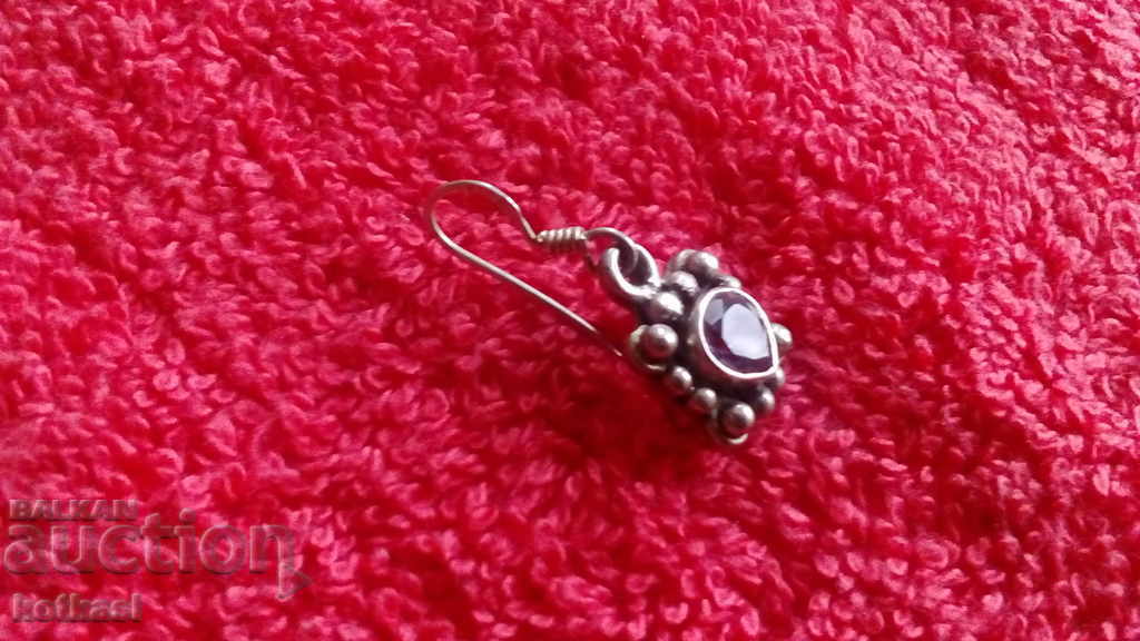 Delivery of Old silver 925 single earring 2.71 g. Delivery of Old silver 925 single earring 2.71 g.