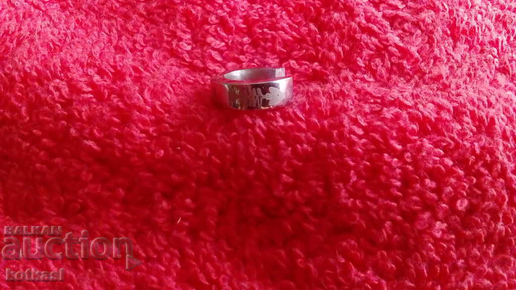 Delivery of Single metal earring engraved fish