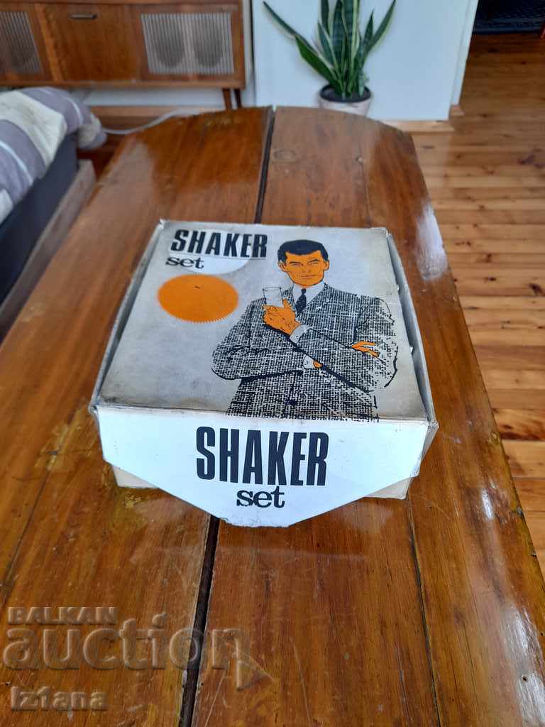 Old shake set, shaker