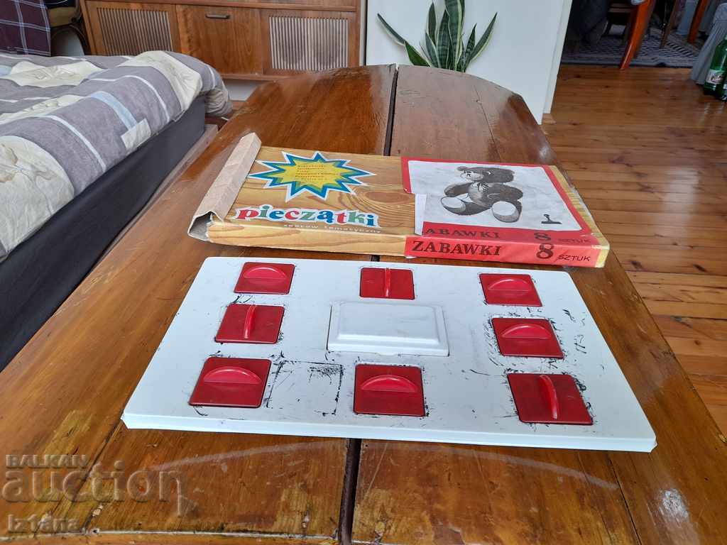 Παλιό παιδικό παιχνίδι με γραμματόσημα με τιμή 25.00 BGN | € 12.78 Παλιό παιδικό παιχνίδι με γραμματόσημα με τιμή 25.00 BGN | € 12.78