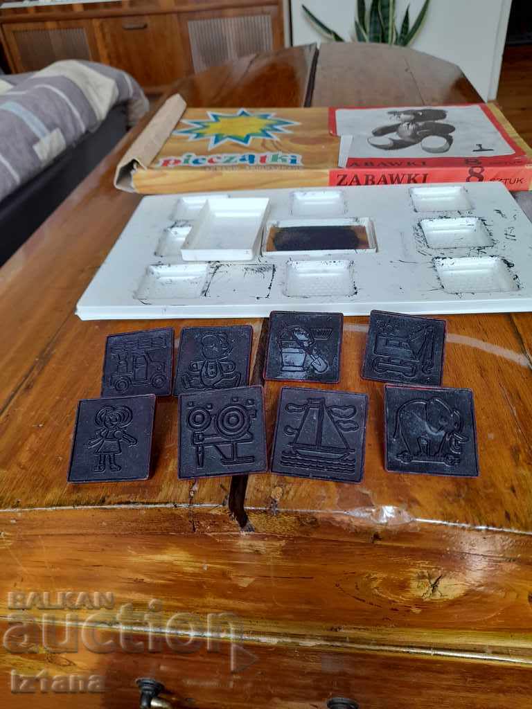 Δημοπρασία Παλιό παιδικό παιχνίδι με γραμματόσημα Δημοπρασία Παλιό παιδικό παιχνίδι με γραμματόσημα