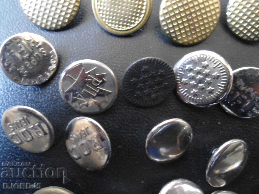 Παράδοση Πολλά παλιά κουμπιά Παράδοση Πολλά παλιά κουμπιά