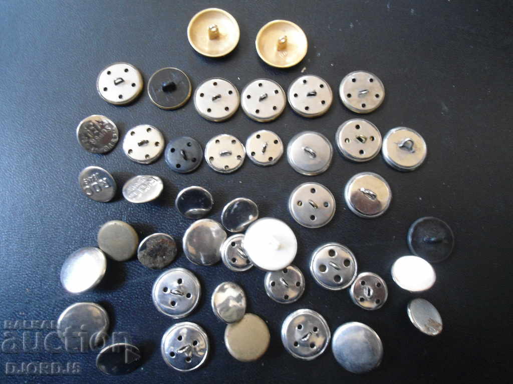 Πολλά παλιά κουμπιά - 6 Πολλά παλιά κουμπιά - 6