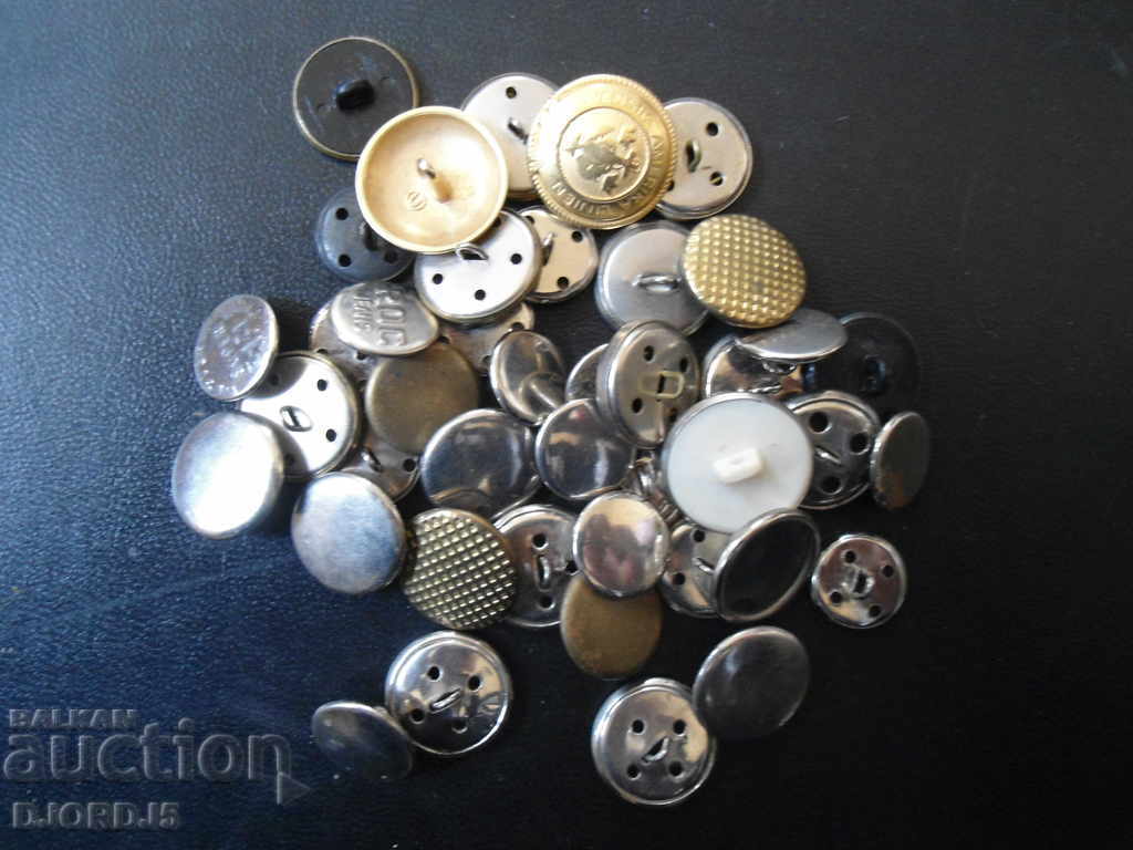 Πολλά παλιά κουμπιά - 7 Πολλά παλιά κουμπιά - 7