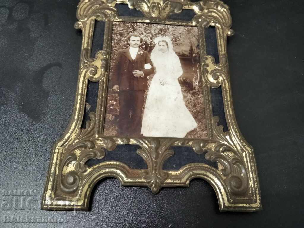 Old family photo with metal frame with price 22.00 BGN | € 11.25