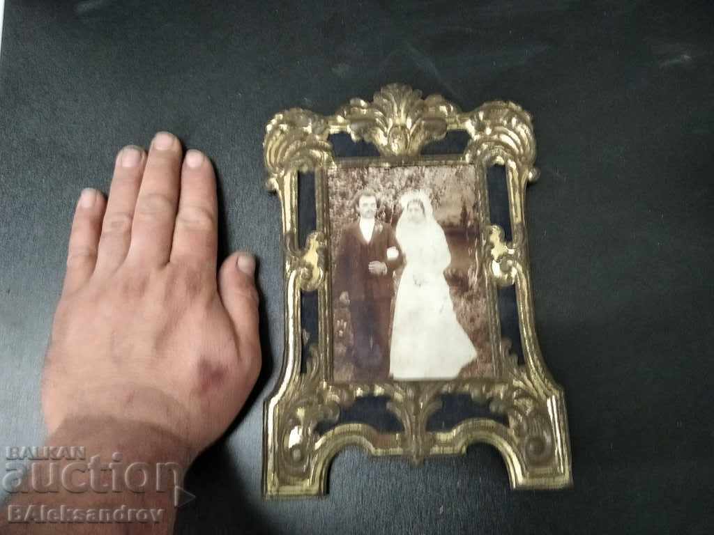 Auction  Old family photo with metal frame