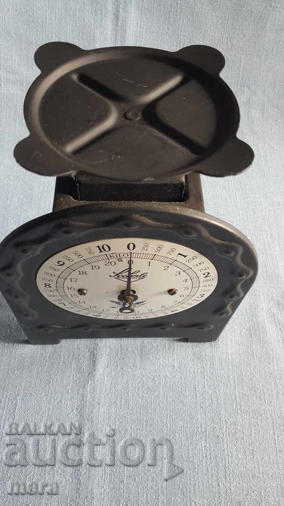 Scară antică precisă cu preț 85.00 BGN | € 43.46