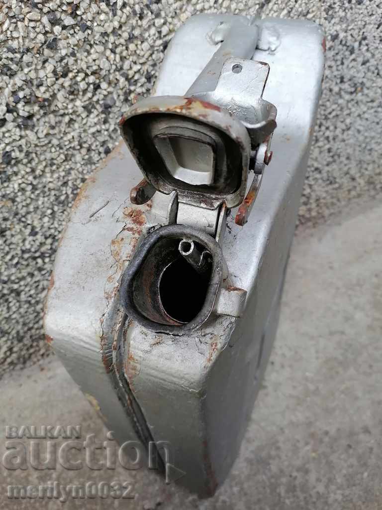 Auction Tube 10 liters of fuel from the 70s PRC Auction Tube 10 liters of fuel from the 70s PRC