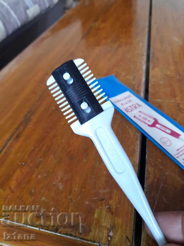 Delivery of Astra Thinning Comb Delivery of Astra Thinning Comb