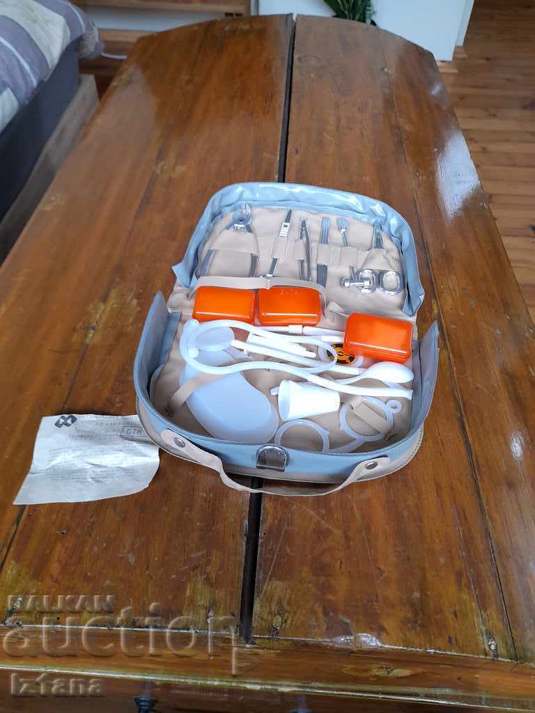 Παιδικό σετ, παιχνίδι Ο γιατρός πονάει (Doktor Okh boli) με τιμή 45.00 BGN | € 23.01 Παιδικό σετ, παιχνίδι Ο γιατρός πονάει (Doktor Okh boli) με τιμή 45.00 BGN | € 23.01