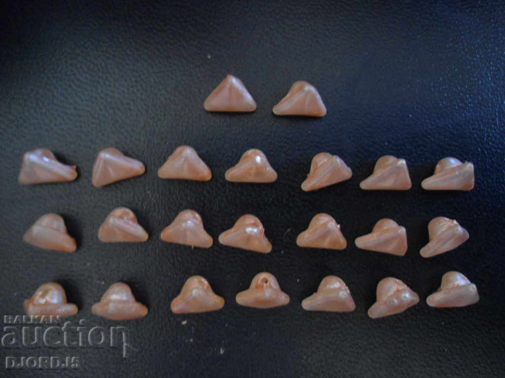 Delivery of Lot of old buttons