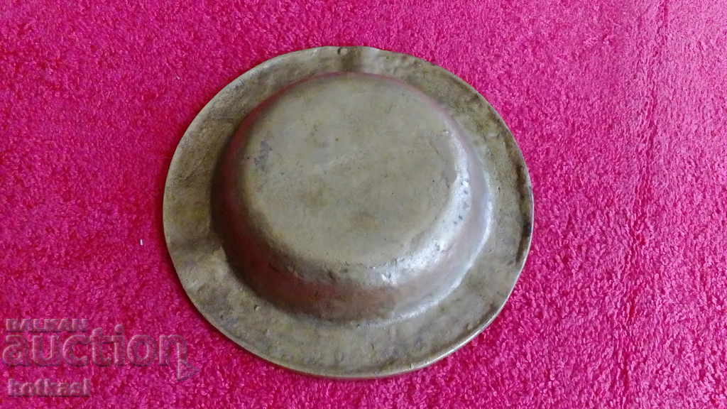 Delivery of Old solid metal bronze ashtray
