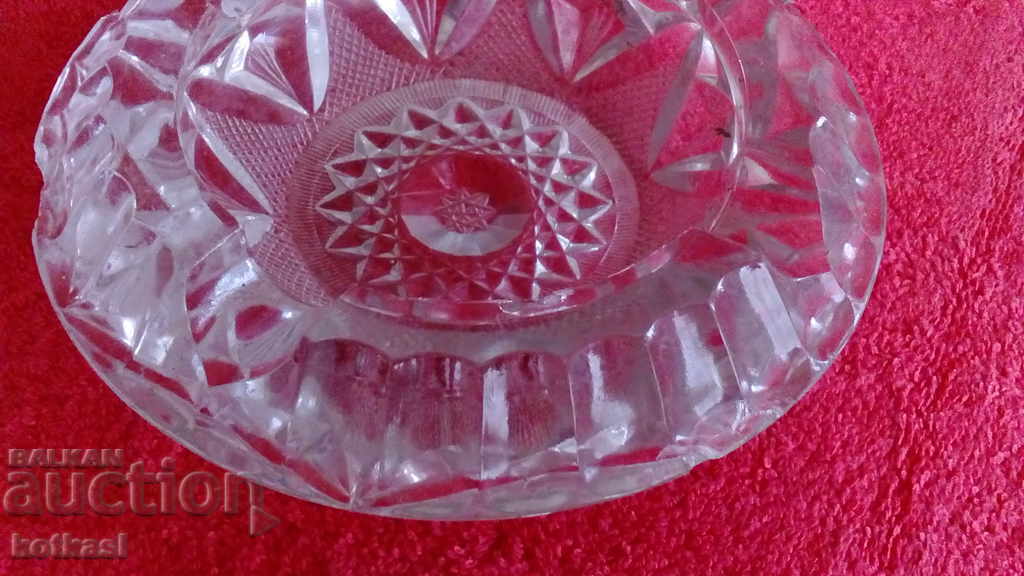 Auction Old massive crystal ashtray 1081 g. Auction Old massive crystal ashtray 1081 g.