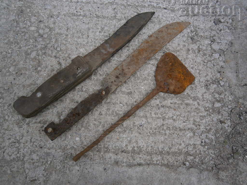 lot of old knives knife with price 31.00 BGN | € 15.85 lot of old knives knife with price 31.00 BGN | € 15.85